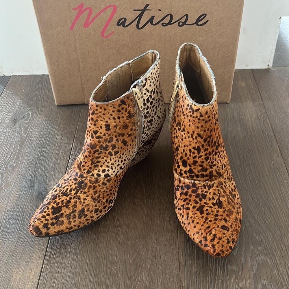 Matisse leopard wedge booties, size 6.5